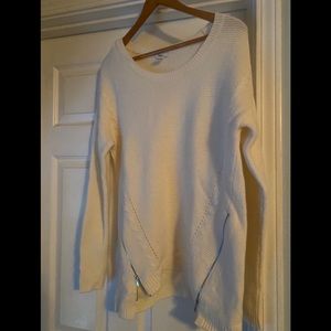 Beautiful ivory Bar III sweater